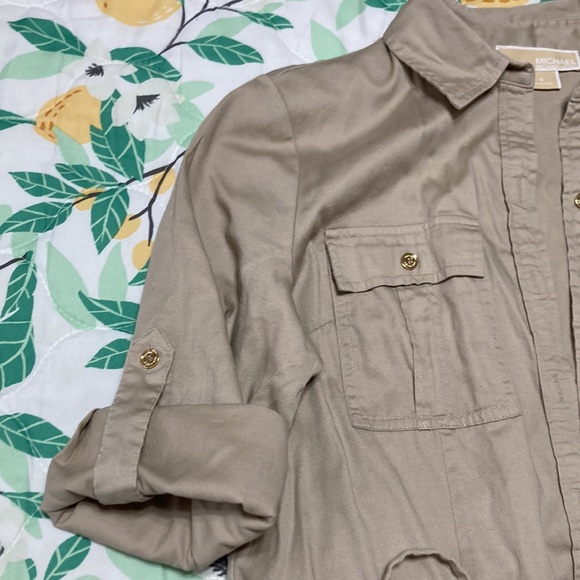 Michael by Michael Kors taupe button front 3/4 sleeve shirt size 4 - Picture 7 of 7